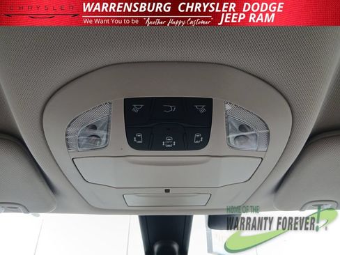 Used 2020 Chrysler Pacifica Touring-L FWD image 29