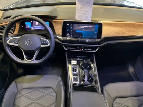 Certified 2025 Volkswagen Atlas SE FWD image 19