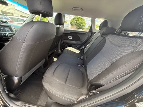 Used 2018 Kia Soul + FWD image 21