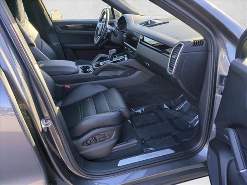 Used 2023 Porsche Cayenne Coupe w/ Premium Package AWD/4WD image 23