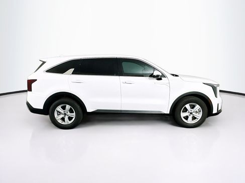Used 2025 Kia Sorento LX FWD image 10