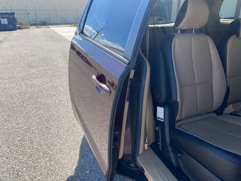 Used 2019 Kia Sedona EX image 15