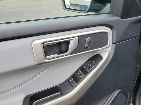 Used 2023 Ford Explorer XLT w/ Equipment Group 202A image 9