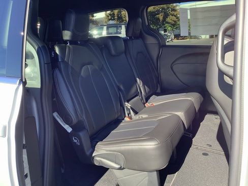 New 2026 Chrysler Pacifica Select image 34