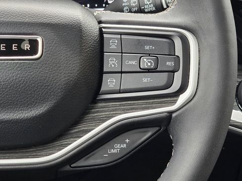 Used 2022 Jeep Wagoneer Series III w/ Premium Group I image 22