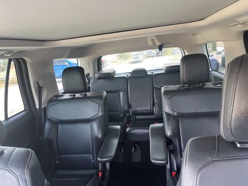 Used 2025 Ford Expedition Platinum image 12