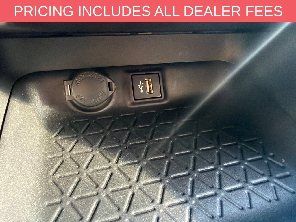 Used 2025 Toyota RAV4 LE AWD/4WD image 13