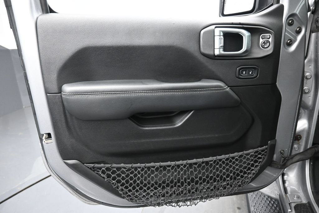 Used 2020 Jeep Wrangler Unlimited Sahara AWD/4WD image 25