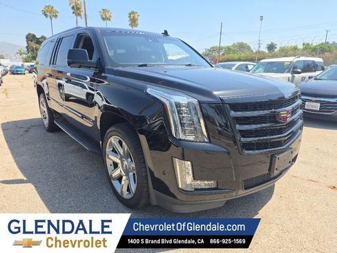 Used 2017 Cadillac Escalade ESV Premium Luxury AWD/4WD image 9