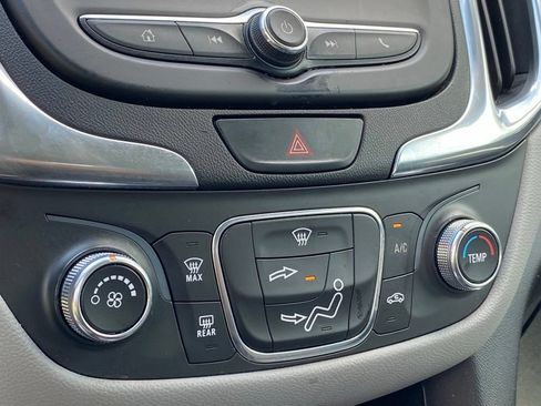 Used 2021 Chevrolet Equinox LS FWD image 23