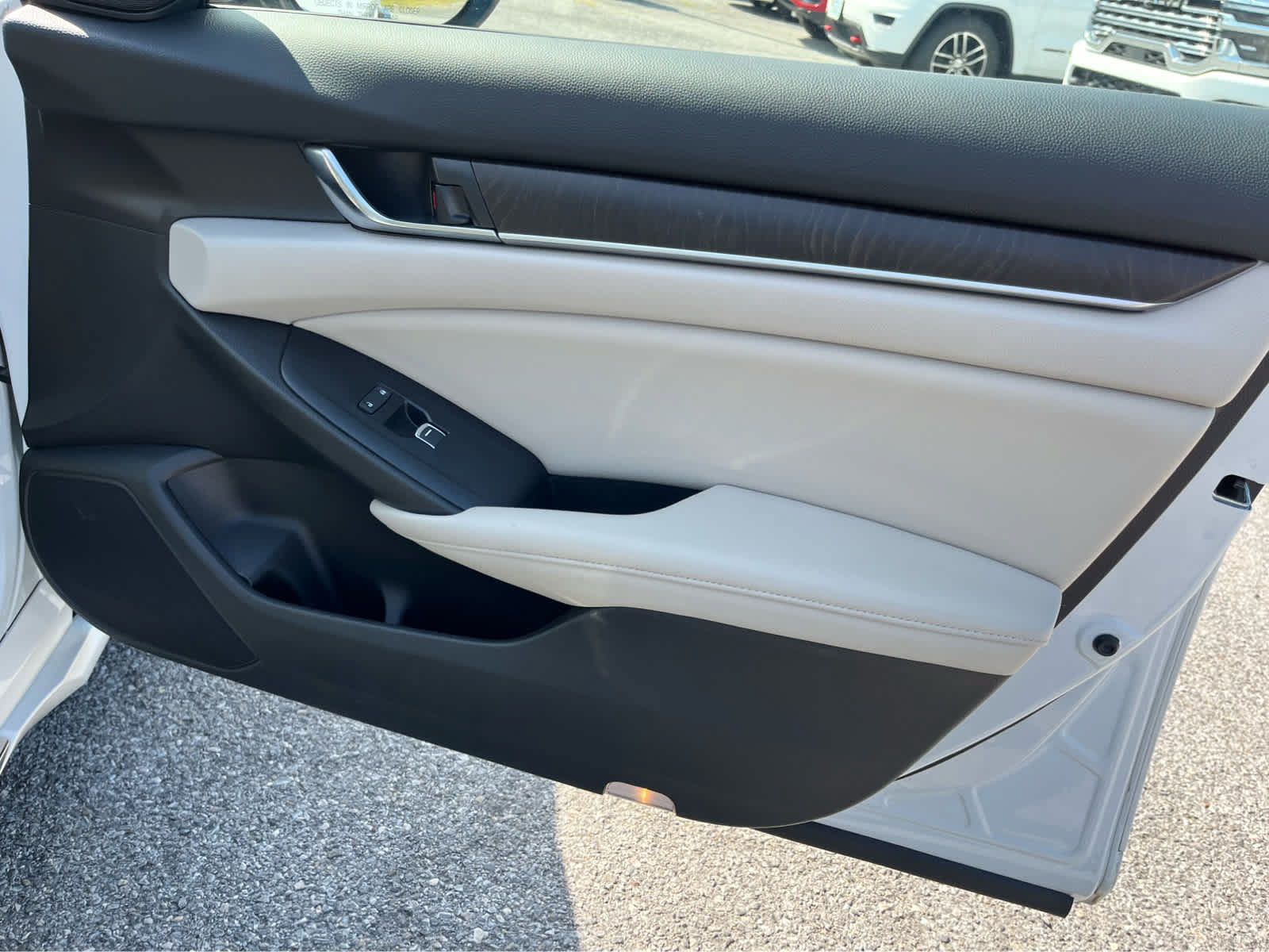 Used 2020 Honda Accord Touring image 35