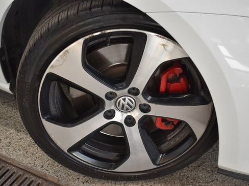 Used 2015 Volkswagen Golf 4-Door image 14