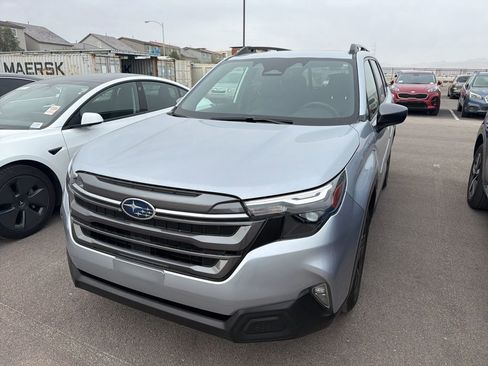 Used 2025 Subaru Forester Premium w/ Convenience Package #2 image 3