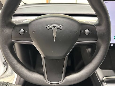 Used 2023 Tesla Model Y Long Range AWD/4WD image 29