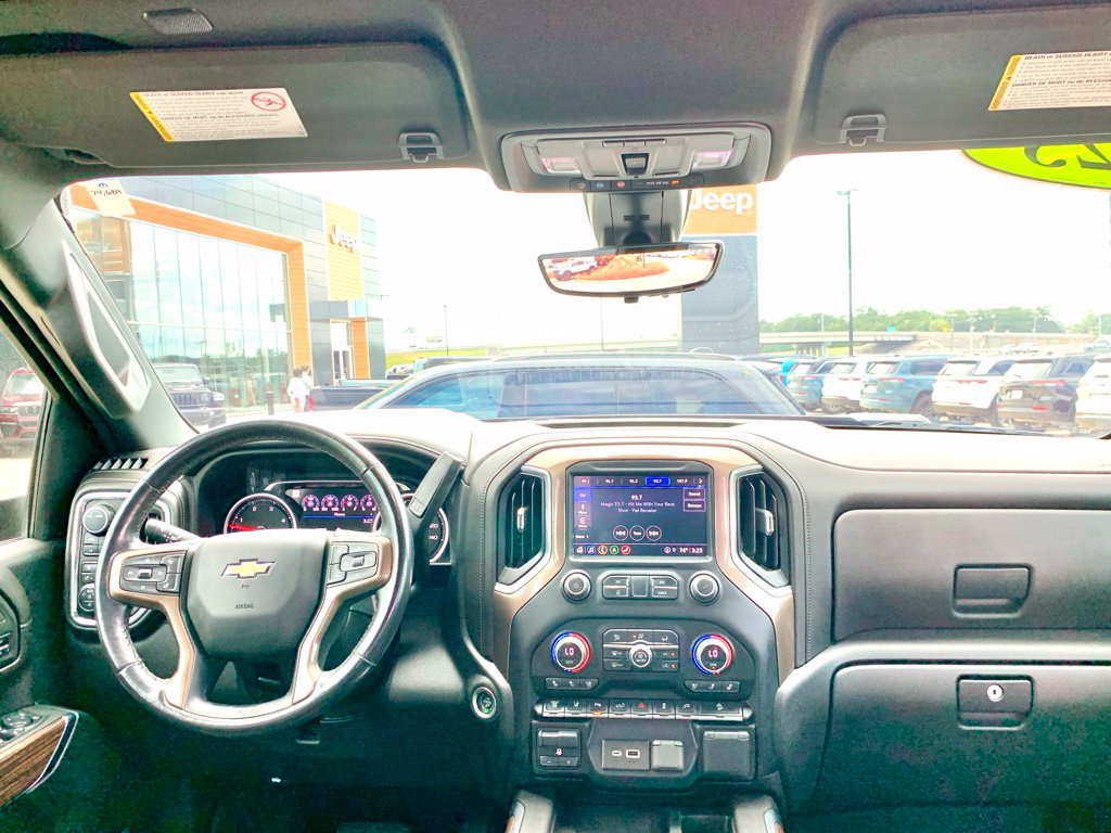 Used 2023 Chevrolet Silverado 2500 High Country w/ Technology Package AWD/4WD image 28