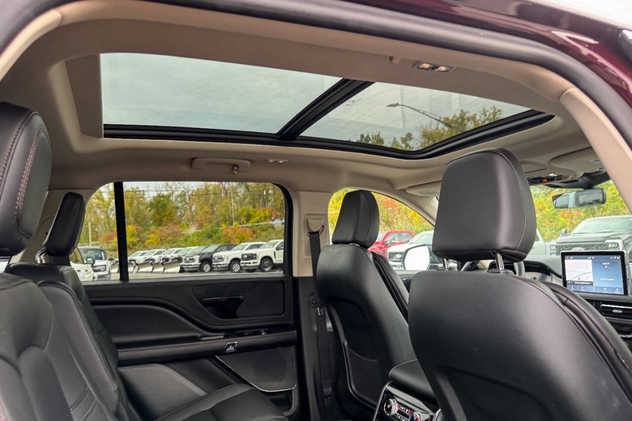 Used 2024 Lincoln Aviator AWD w/ Premium Package image 16
