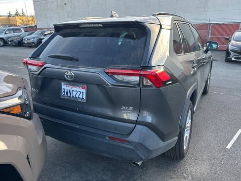 Used 2021 Toyota RAV4 XLE w/ XLE Grade Weather Package image 6