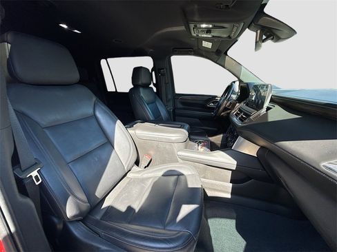 Used 2021 Chevrolet Suburban LT image 31