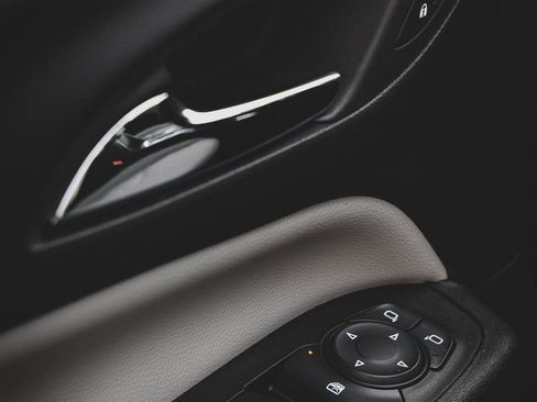 Used 2020 Chevrolet Equinox LS image 16