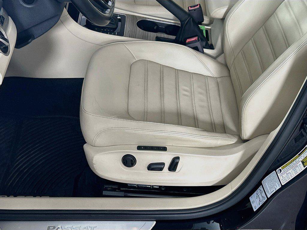 Used 2017 Volkswagen Passat 1.8T SEL Premium FWD image 19