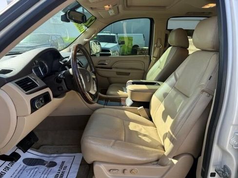 Used 2012 Cadillac Escalade Luxury RWD image 11