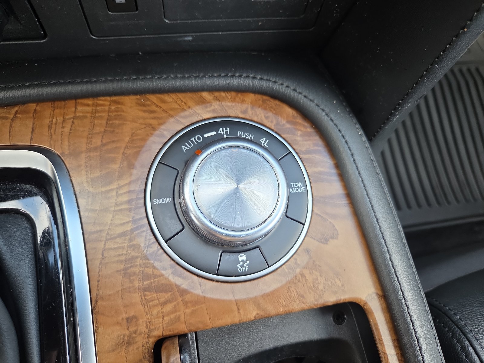 Used 2022 Nissan Armada SL w/ Captain's Chairs Package AWD/4WD image 19