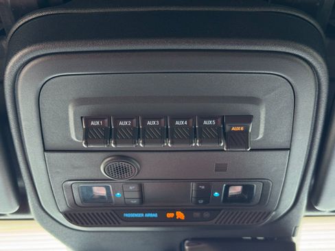 Used 2024 Ford Bronco Outer Banks AWD/4WD image 35