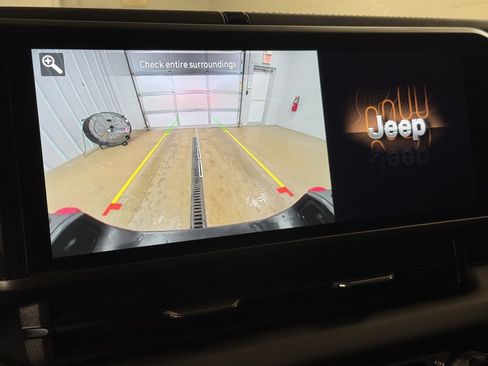 Used 2024 Jeep Gladiator Rubicon w/ Convenience Group image 40