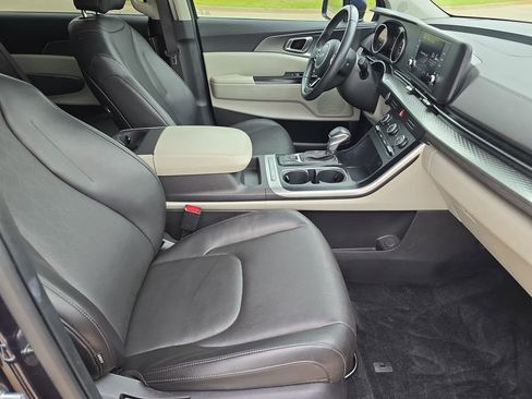 Used 2024 Kia Carnival LX FWD image 10