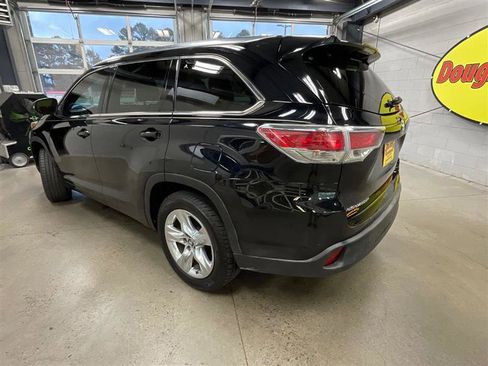 Used 2016 Toyota Highlander Limited Platinum image 3