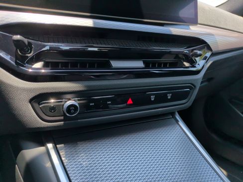 Used 2025 BMW 330i Sedan RWD image 18