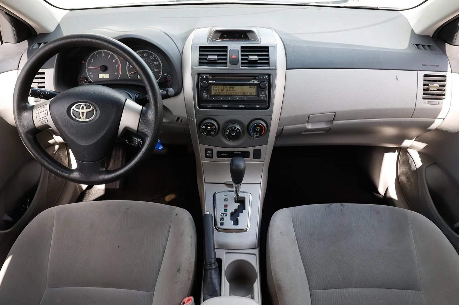 Used 2012 Toyota Corolla LE FWD image 2