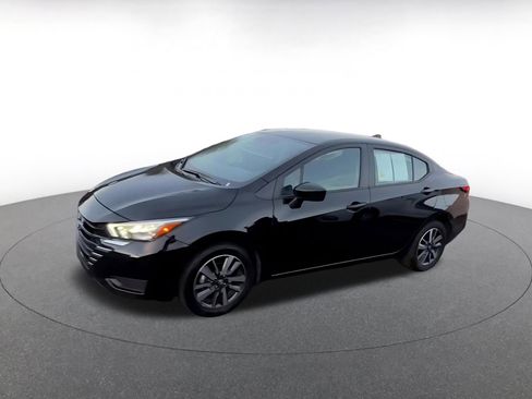 Used 2025 Nissan Versa SV image 8
