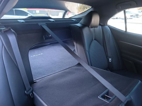 Used 2019 Toyota Camry SE w/ Carpet Mat Package image 36