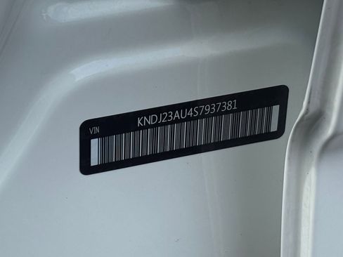 Used 2025 Kia Soul LX w/ LX Technology Package FWD image 27