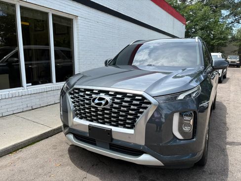Used 2021 Hyundai Palisade Limited FWD image 2