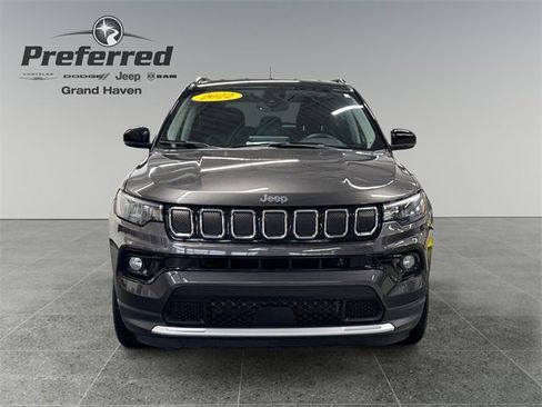 Used 2022 Jeep Compass Limited image 11