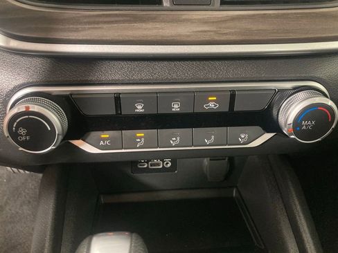 Used 2025 Nissan Altima 2.5 SV FWD image 10