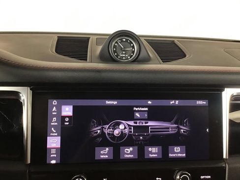 Certified 2023 Porsche Macan Turbo AWD/4WD image 31