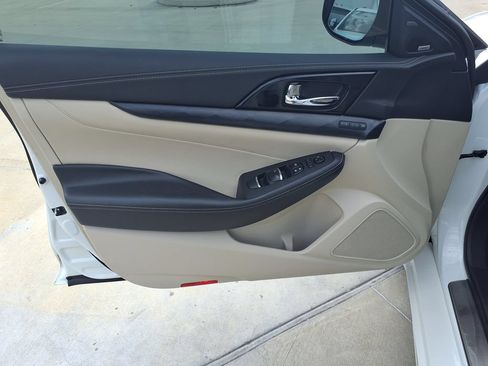 Used 2021 Nissan Maxima Platinum w/ Sport Mat Group FWD image 12