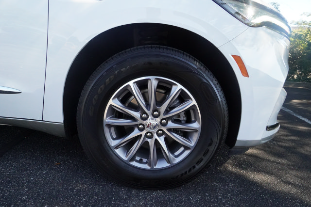 Used 2024 Buick Enclave Essence FWD image 32