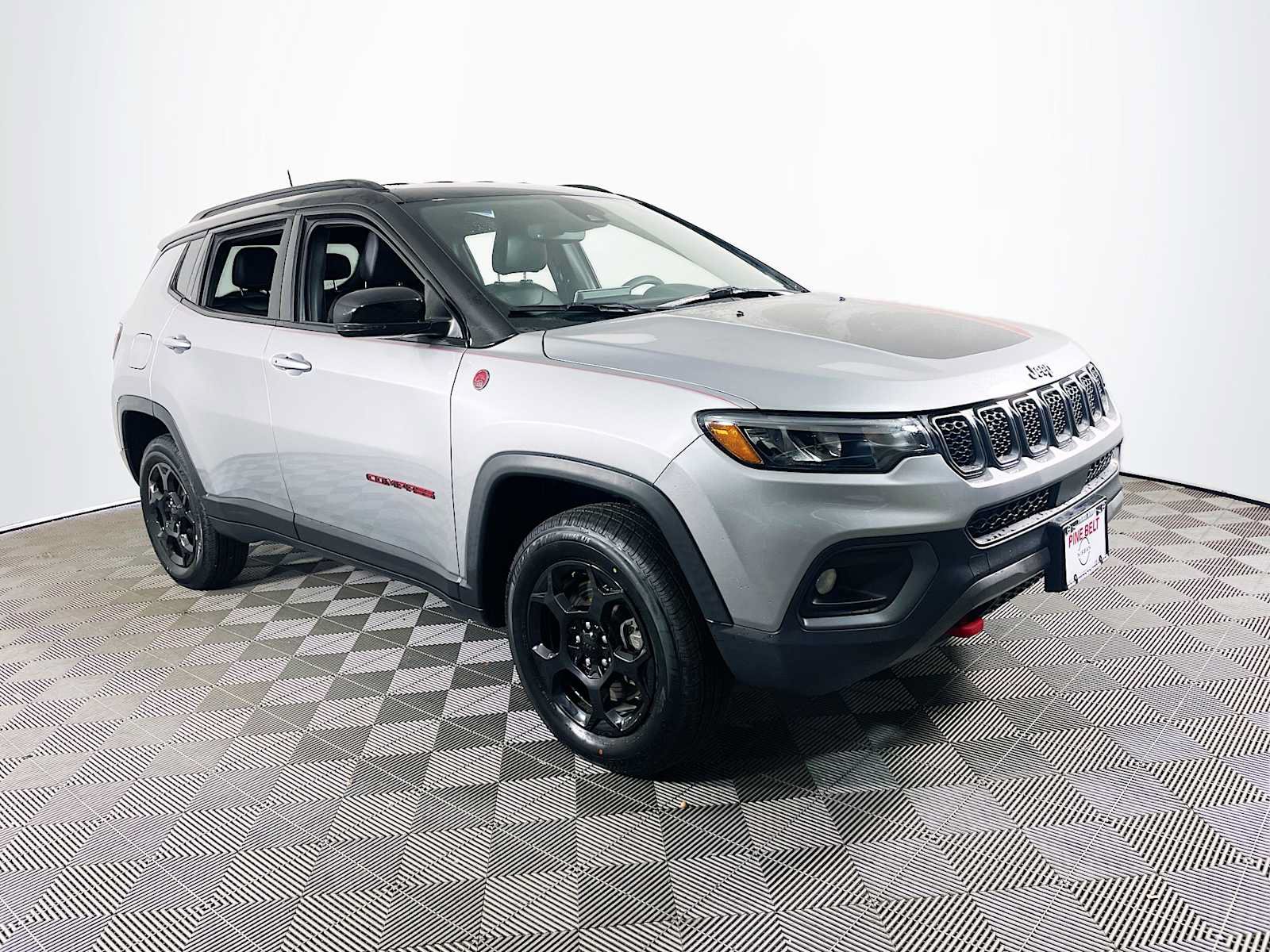 Used 2024 Jeep Compass Trailhawk AWD/4WD image 3