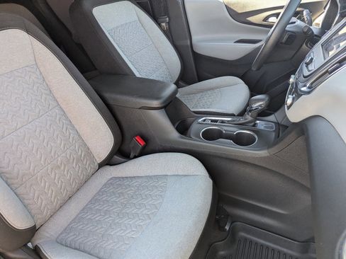 Used 2022 Chevrolet Equinox LS w/ LS Convenience Package image 11