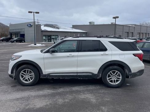 Used 2025 Ford Explorer Active image 2