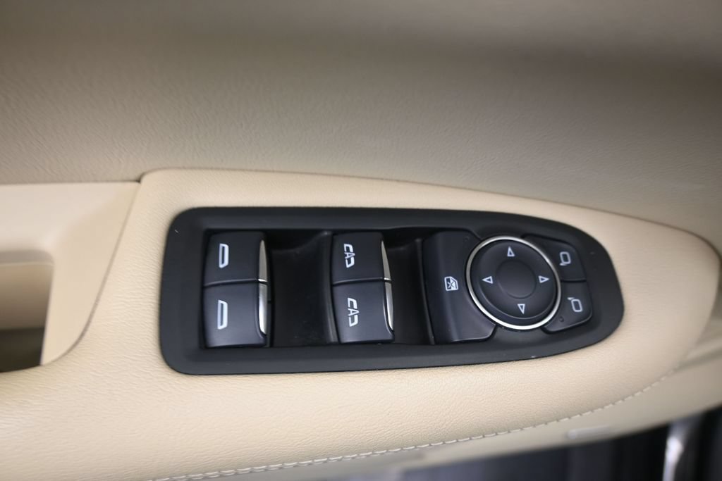 Used 2017 Cadillac XT5 FWD image 12