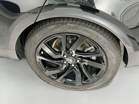 Used 2025 Land Rover Discovery S AWD/4WD image 34