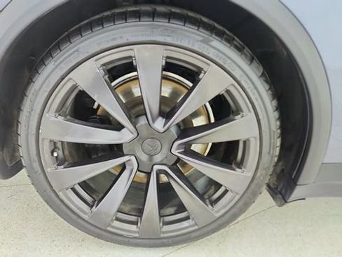 Used 2022 Tesla Model X image 57