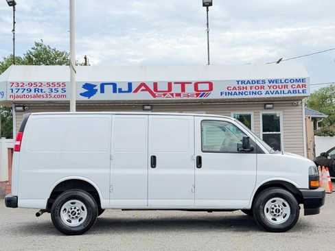 Used 2019 GMC Savana 3500 RWD image 3