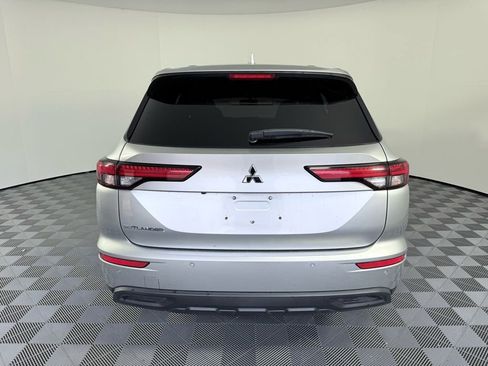 Used 2022 Mitsubishi Outlander ES image 4