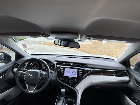 Used 2020 Toyota Camry LE image 30